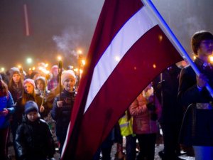 Lāčplēša dienas lāpu gājiens no Siguldas Jaunās pils dārza līdz Siguldas novada Kultūras centram