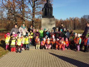 Bērnudārza „Pasaciņa” bērni godina Dainu tēvu 180.gadadienā