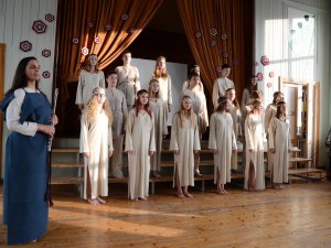 Patriotisko dziesmu koru kari Siguldas pilsētas vidusskolā