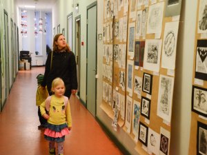 Grafikas darbu konkursa „Siguldas līnija” darbu izstādes atklāšana Mākslu skolā „Baltais Flīģelis”