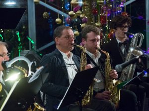 Bigbenda „Sigulda” Ziemassvētku koncerts stacijas laukumā