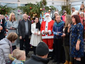 Biedrības „Cerību spārni” labdarības koncerts „Sniega pika” stacijas laukumā