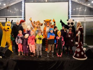 Pasākums bērniem „Kas dzīvo zem lielās rūķa mices?” Siguldas dzelzceļa stacijas laukumā