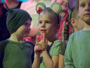 Deju grupas „A–Zarts” Ziemassvētku deju izrāde „Sniegbaltīte” Mākslu skolā „Baltais Flīģelis”