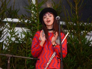 Koncerts „Sus Dungo Ziemassvētkos” Siguldas dzelzceļa stacijas laukumā