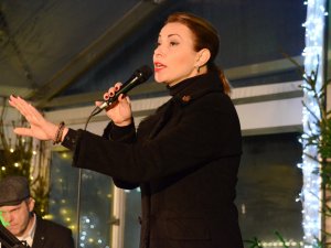 Jolantas Gulbes-Paškevičas koncerts „Christmas is here” Siguldas dzelzceļa stacijas laukumā