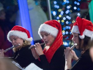 Siguldas Absolventu orķestra koncerts Siguldas dzelzceļa stacijas laukumā