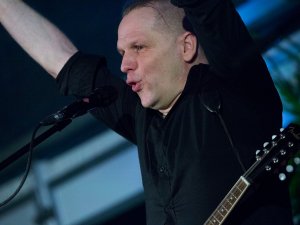 Jura Kaukuļa un draugu koncerts „Par ziemu, sniegu un prieku…” Siguldas dzelzceļa stacijas laukumā