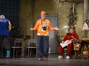 Dailes teātra viesizrāde „Ērtas dzīvošanas mirklīši” Siguldas pagasta Kultūras namā