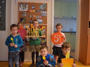 Bērnudārza „Pasaciņa” bērni un darbinieki sveic Siguldu dzi