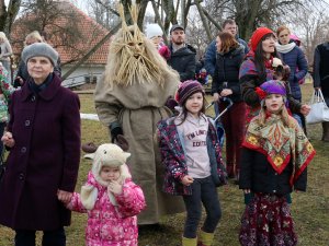 Meteņdiena „Vizu, vizu metenīti!” kopā ar folkloras kopu „Senleja” Turaidas muzejrezervātā