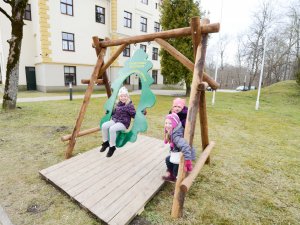 Šūpoļu festivāls „Latvija šūpojas Siguldā” un Lieldienu gadatirgus