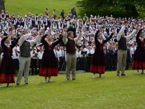 Latvijas senioru koru svētku koncerts „Trejdeviņu tēvu zemē” Turaidas muzejrezervātā