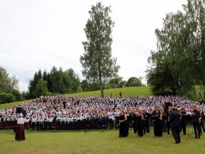 Latvijas senioru koru svētku koncerts „Trejdeviņu tēvu zemē” Turaidas muzejrezervātā