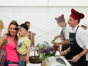 Biedrības „Mēs esam siguldieši” pankūku brokastis Raiņa parkā