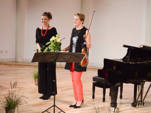 Vineta Sareika un Amadīne Savarī koncertprogrammā „Edvarda Grīga sonāšu vakars” koncertzālē „Baltais Flīģelis”