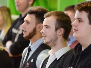 Latvijas valsts 99.gadadienai veltīta svinīgā līnija Siguldas pilsētas vidusskolā