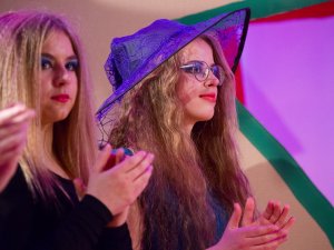 Teātra studijas audzēkņu pirmizrāde „Aizburtais sniegs” Mākslu skolā „Baltais Flīģelis”