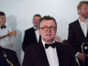 Ziemas koncertzāle. Bigbenda „Sigulda” un solistu koncerts Siguldas dzelzceļa stacijas laukumā