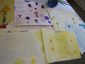 Imanta Ziedoņa krāsaino pasaku burvība Siguldas novada bibliotēkā kopā ar Siguldas pilsētas vidusskolas 3.b klasi