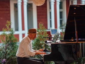 Siguldas Opermūzikas svētki. Koncertprogramma „Franču mūzikas šarms” Siguldas pils kompleksā