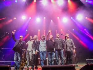 Amerikāņu blūza roka grupas „The Dire Straits Experience” koncerts Siguldas pilsdrupās