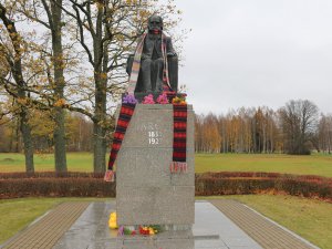 Dziesmu rīts „Brīnās tautas manu dziesmu” pie Krišjāņa Barona pieminekļa, Siguldā