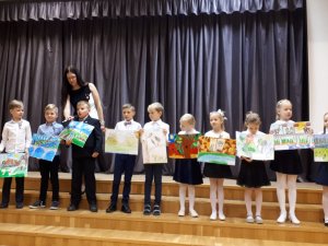 Siguldas pilsētas vidusskolas 1.–4.klašu skolēni piedalās Latvijas simtgades godināšan