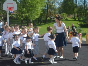 Bērnudārza „Pasaciņa” tautas deju koncerts „Visi kopā roku rokā”