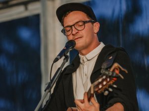 Komponista un dziesminieka Goran Gora koncerts Siguldas pils paviljon