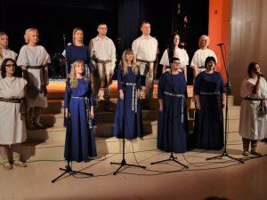 Latvijas gadadienai veltīts koncerts “Latvijas likteņdziesma” Mores pagasta Tautas namā