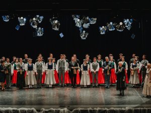 Jauniešu deju kolektīva “Vizbulīte” un draugu koncerts “Baltās ziemas deju virpulī” kultūras centrā “Siguldas devons”