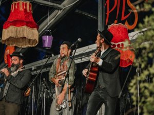 Grupas “Rahu the Fool” koncerts Siguldas pils paviljonā