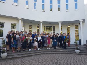 Mākslu skolas “Baltais flīģelis” izlaid