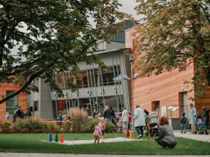 Kultūras centra “Siguldas devons” trešās sezonas atklāšana. Spēļu diena un muzikāla leļļu teātra izrāde “Brīnuma stabulīte”