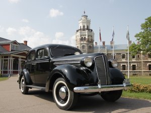 Rīgas Motormuzeja retro automobiļi Siguldas pilsē