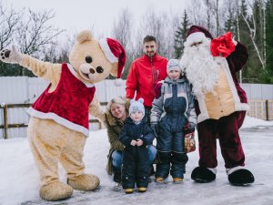 Mores pagastā viesojas Ziemassvētku vecītis un Brīnumlācis