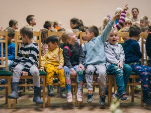 Iepazīšanās ar grāmatu “Labrīt Saulīt, pasaulīt!” un tās autori Gundegu Salnu un ilustratori Solvitu Daneviču Siguldas pagasta bibliotēkā