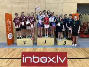 Skolu komandu čempionātā badmintonā dominē Siguldas novads