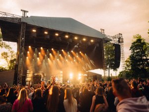 Siguldas pilsdrupu estrāde šovasar aizraus ar pasaulslavenu mākslinieku koncertiem