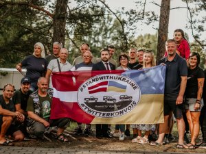 Pašvaldības ziedotie transportlīdzekļi un iedzīvotāju saziedotās preces sāk ceļu uz Ukrainu