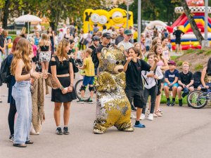 Zinību dienas pasākums bērniem un jauniešiem “UZLĀDE” Raiņa parkā