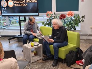 Dzejas pasākums jauniešiem “Slam and Sound Poetry” ar dzejniekiem Jānu Malinu un Guntaru Godiņu Siguldas novada bibliotēkā